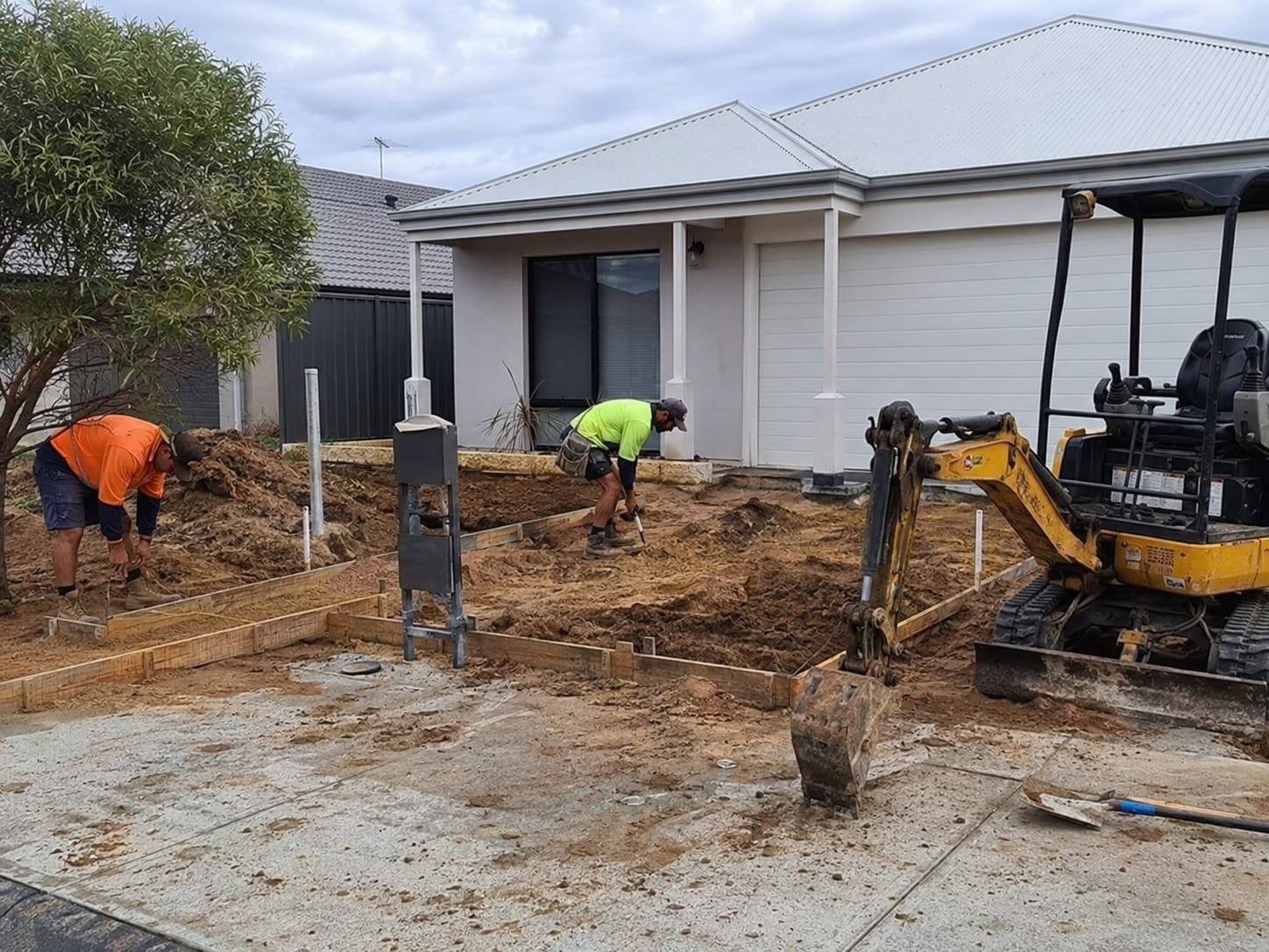 Completed driveway paving project in Perth, Western Australia
